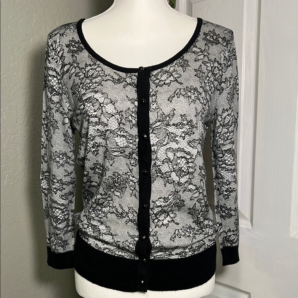 🎀New York & Company Black and White like Lace print Cardigan